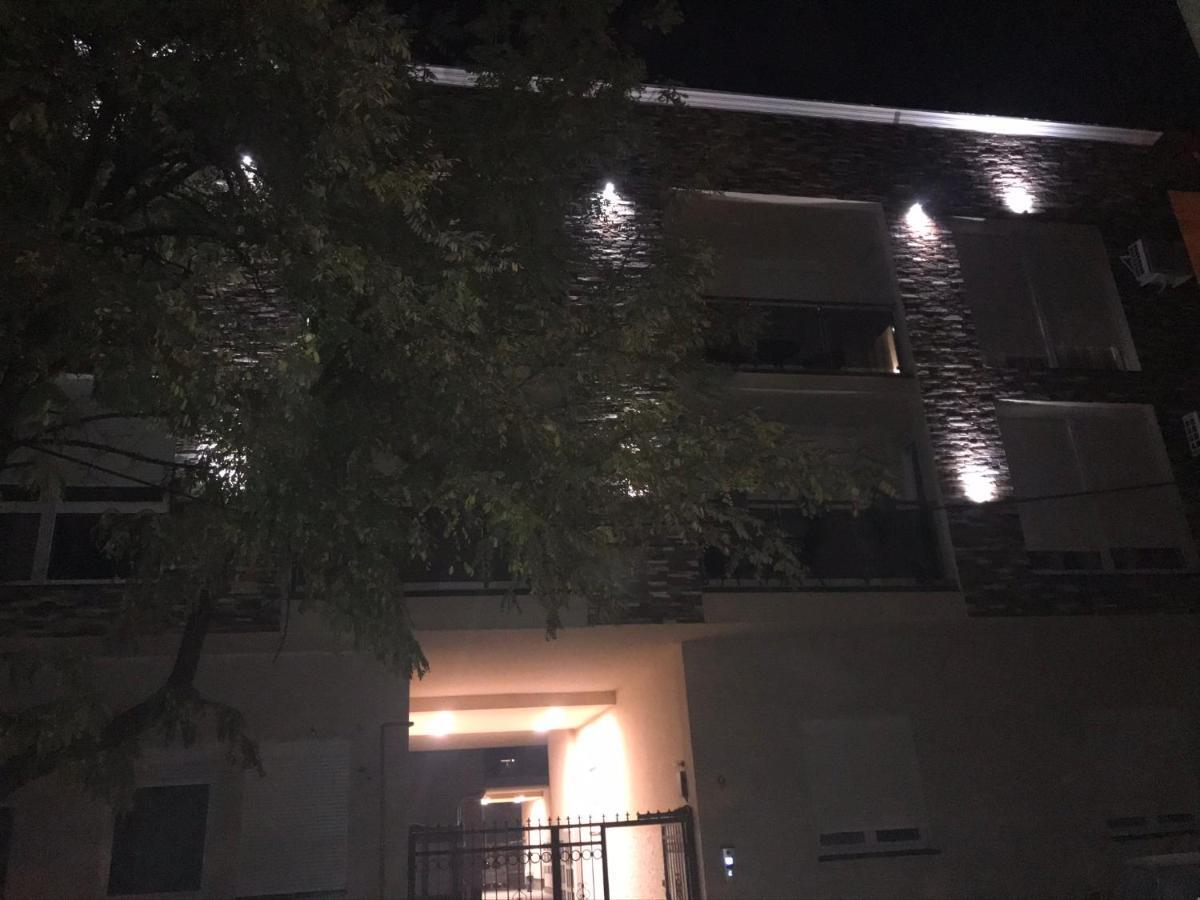 Apartman Santorini Нови Сад Екстериор снимка